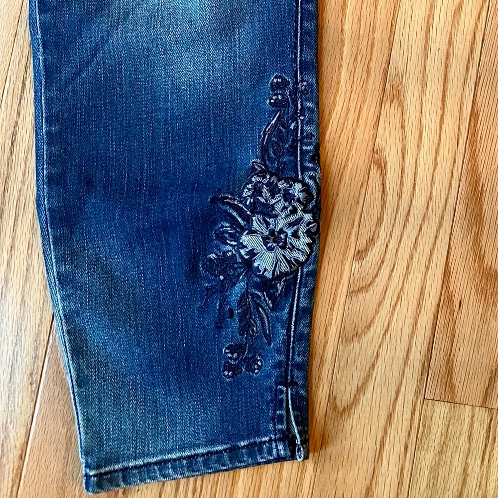 White House Black Market Denim Skinny Jeans with Floral Pattern - Picture 4 of 8